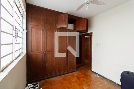 Casa à venda com 280m², 3 quartos e 3 vagas Casa à venda com 280m², 3 quartos e 3 vagasQuarto 2