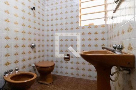 Casa à venda com 280m², 3 quartos e 3 vagas Casa à venda com 280m², 3 quartos e 3 vagasBanheiro social