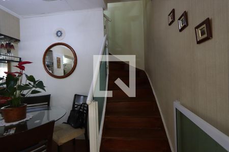 Casa à venda com 350m², 4 quartos e 2 vagasEscada