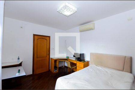 Casa para alugar com 352m², 3 quartos e 8 vagasQuarto 2 - Suíte