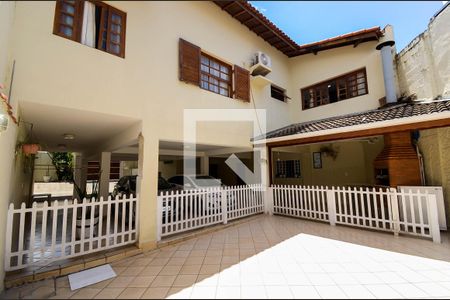 Casa para alugar com 352m², 3 quartos e 8 vagasQuintal