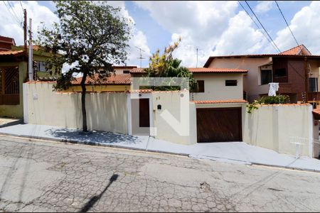 Casa para alugar com 352m², 3 quartos e 8 vagasFachada