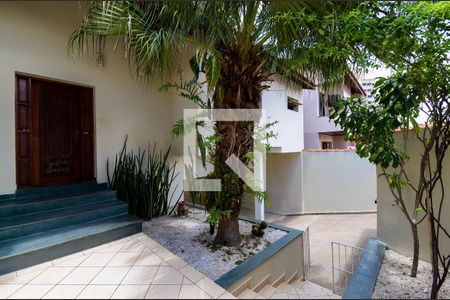 Casa para alugar com 352m², 3 quartos e 8 vagasEntrada Social 