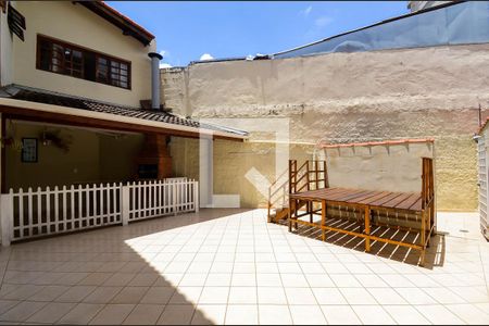 Casa para alugar com 352m², 3 quartos e 8 vagasQuintal