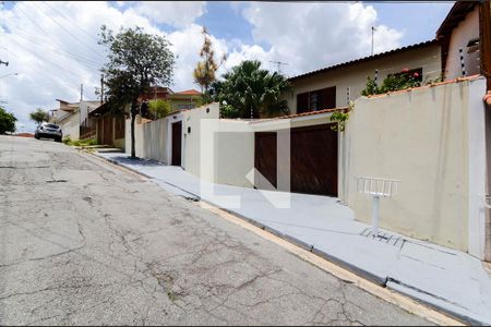 Casa para alugar com 352m², 3 quartos e 8 vagasFachada