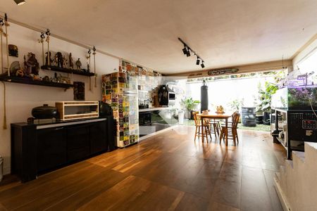 Casa à venda com 300m², 3 quartos e 2 vagasSalão 