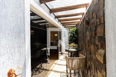 Casa à venda com 300m², 3 quartos e 2 vagasCorredor Lateral