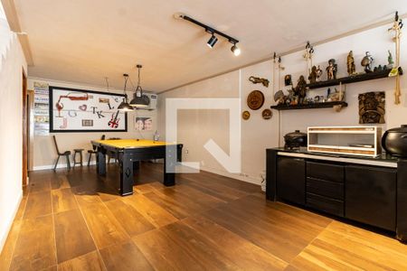 Casa à venda com 300m², 3 quartos e 2 vagasSalão 