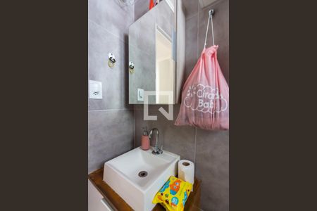 Casa à venda com 127m², 2 quartos e 2 vagas Casa à venda com 127m², 2 quartos e 2 vagasBanheiro