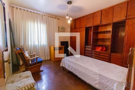 Casa para alugar com 500m², 4 quartos e 3 vagas Casa para alugar com 500m², 4 quartos e 3 vagasQuarto