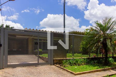 Casa para alugar com 500m², 4 quartos e 3 vagas Casa para alugar com 500m², 4 quartos e 3 vagasFachada