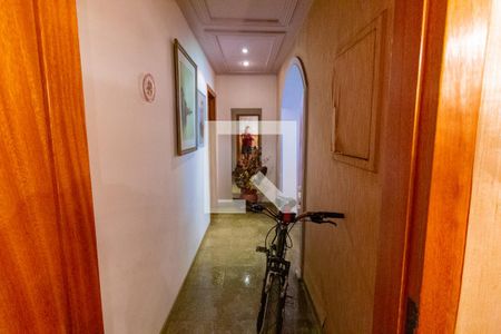 Casa para alugar com 500m², 4 quartos e 3 vagas Casa para alugar com 500m², 4 quartos e 3 vagasCorredor