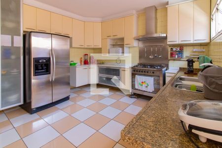 Casa para alugar com 500m², 4 quartos e 3 vagas Casa para alugar com 500m², 4 quartos e 3 vagasCozinha