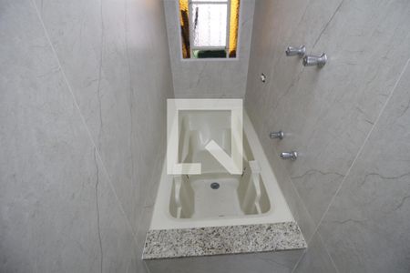 Casa à venda com 220m², 2 quartos e 2 vagasBanheiro da Suíte