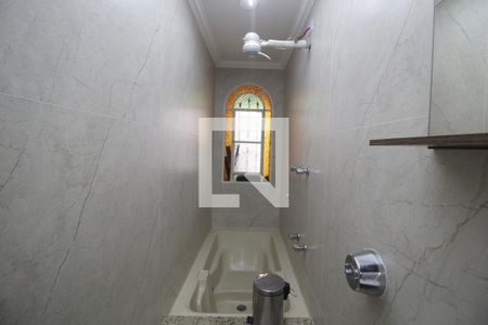 Casa à venda com 220m², 2 quartos e 2 vagasBanheiro da Suíte