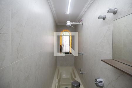 Casa à venda com 220m², 2 quartos e 2 vagasBanheiro da Suíte