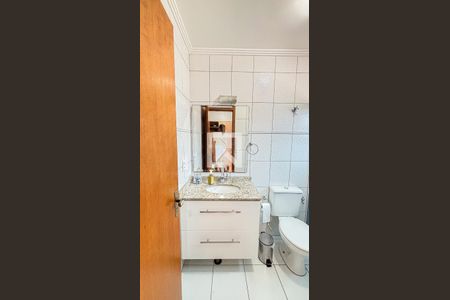 Banheiro da Suíte de casa para alugar com 3 quartos, 127m² em Vila Scarpelli, Santo André