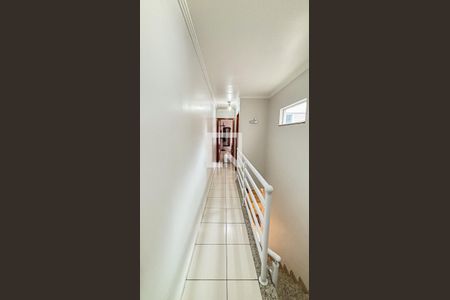 Corredor de casa para alugar com 3 quartos, 127m² em Vila Scarpelli, Santo André