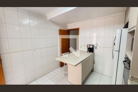 Cozinha de casa para alugar com 3 quartos, 127m² em Vila Scarpelli, Santo André
