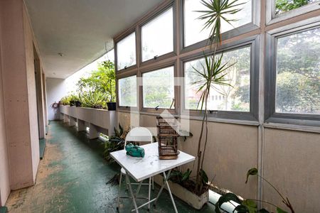 Apartamento à venda com 240m², 4 quartos e 1 vaga Apartamento à venda com 240m², 4 quartos e 1 vagaVaranda