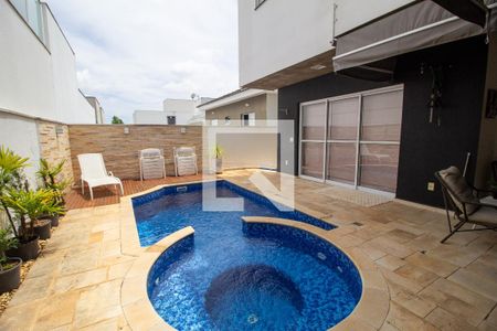 Casa de condomínio para alugar com 340m², 4 quartos e 6 vagasQuintal