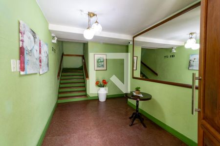 Apartamento à venda com 74m², 2 quartos e sem vaga Apartamento à venda com 74m², 2 quartos e sem vagaEscada