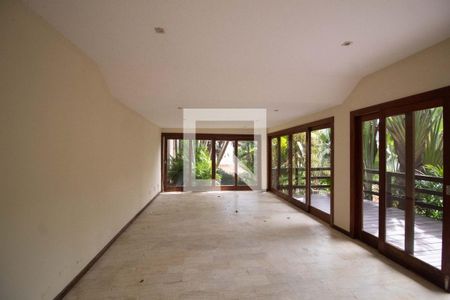 Casa à venda com 350m², 4 quartos e 2 vagasQuintal - Salão de festas