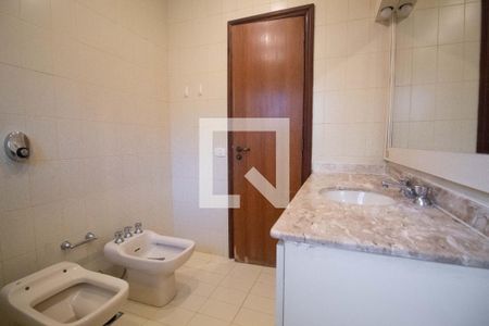 Casa à venda com 350m², 4 quartos e 2 vagasBanheiro da Suíte