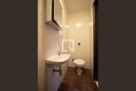 Casa à venda com 350m², 4 quartos e 2 vagasSuíte da Área de serviço - banheiro