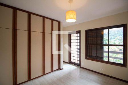 Casa à venda com 350m², 4 quartos e 2 vagasSuíte