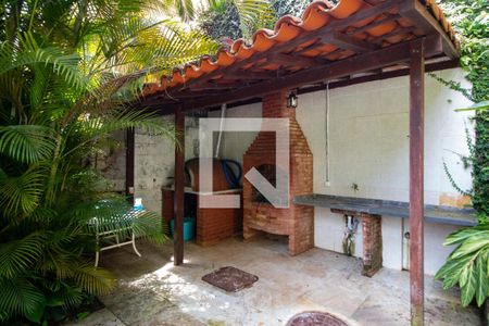 Casa à venda com 350m², 4 quartos e 2 vagasQuintal - Churrasqueira