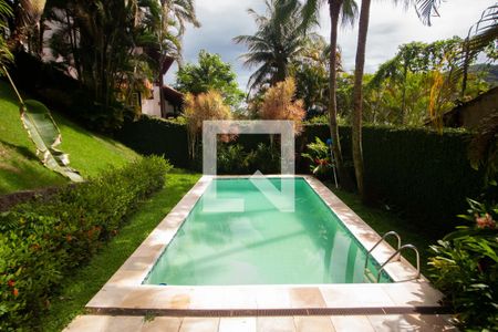 Casa à venda com 350m², 4 quartos e 2 vagasQuintal - Piscina