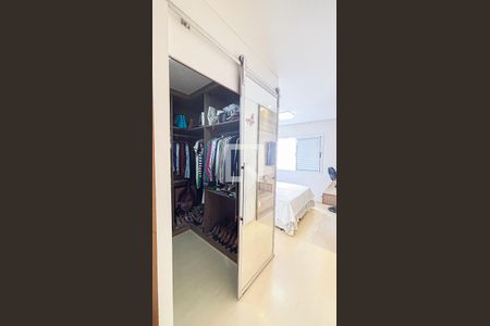 Apartamento à venda com 150m², 4 quartos e 2 vagasSuite 1 - Closet
