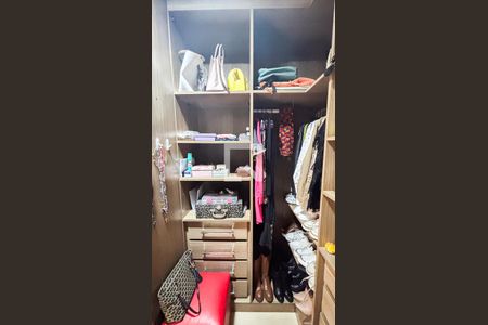 Apartamento à venda com 150m², 4 quartos e 2 vagasSuite 1 - Closet