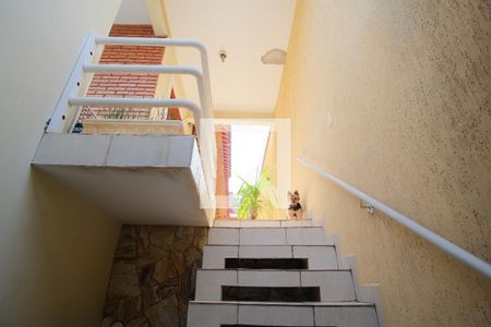 Casa à venda com 290m², 5 quartos e 4 vagasEscada da entrada