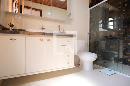 Casa à venda com 290m², 5 quartos e 4 vagasBanheiro da Suíte