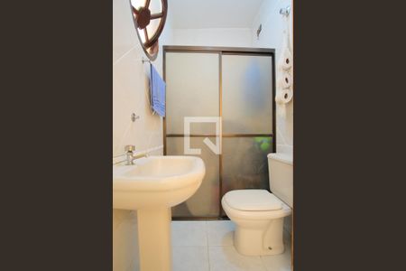 Casa à venda com 290m², 5 quartos e 4 vagasBanheiro de serviço