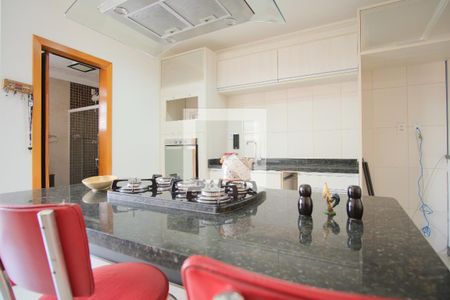 Casa à venda com 290m², 5 quartos e 4 vagasEdícula Cozinha