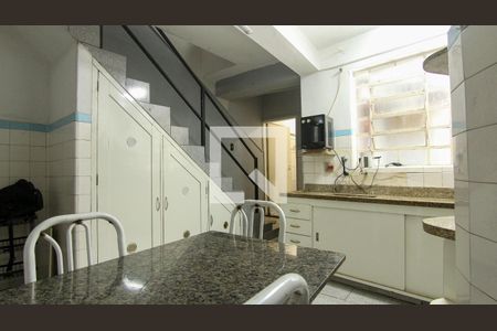 Casa à venda com 320m², 5 quartos e 4 vagas Casa à venda com 320m², 5 quartos e 4 vagasEdícula