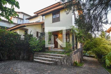 Casa à venda com 340m², 4 quartos e 4 vagasEntrada