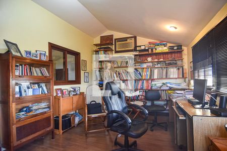 Casa à venda com 340m², 4 quartos e 4 vagasEscritório