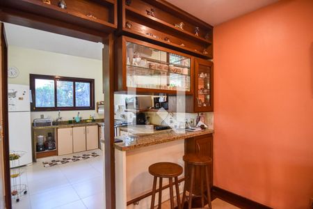 Casa à venda com 340m², 4 quartos e 4 vagasCozinha