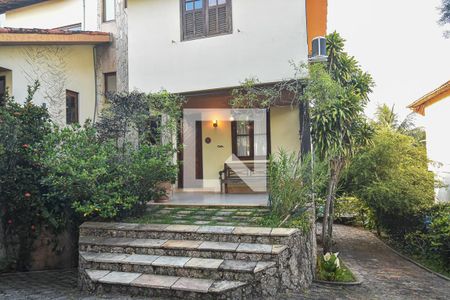 Casa à venda com 340m², 4 quartos e 4 vagasEntrada