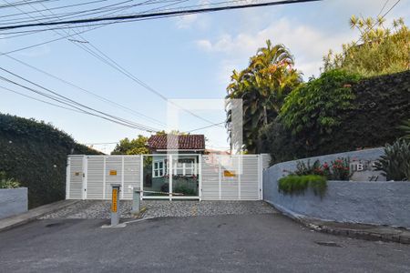Casa à venda com 340m², 4 quartos e 4 vagasFachada
