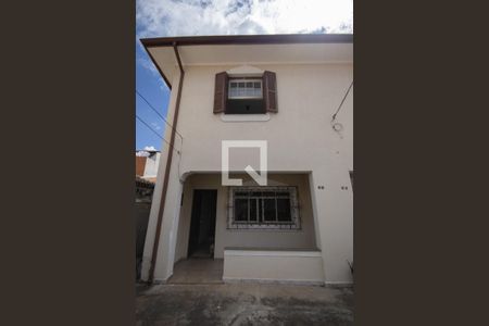 Casa para alugar com 150m², 2 quartos e 1 vagaQuintal