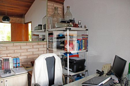 Casa de condomínio para alugar com 1100m², 3 quartos e 4 vagasEscritório