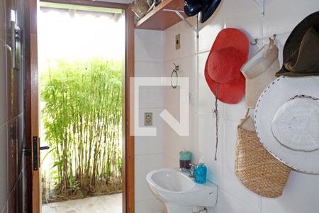 Casa de condomínio para alugar com 1100m², 3 quartos e 4 vagasBanheiro de Serviço