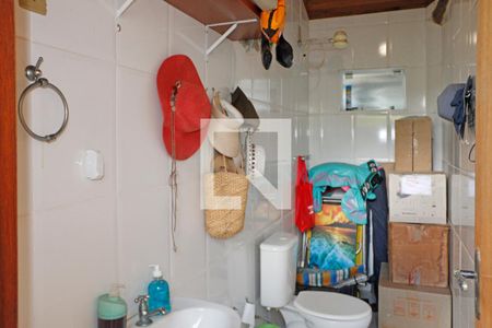 Casa de condomínio para alugar com 1100m², 3 quartos e 4 vagasBanheiro de Serviço