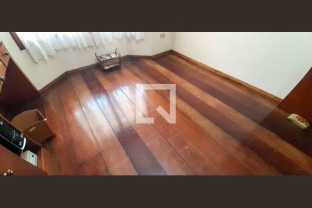 Casa à venda com 296m², 3 quartos e 6 vagasQuarto