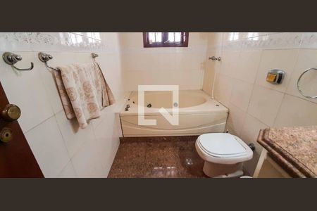 Casa à venda com 296m², 3 quartos e 6 vagasBanheiro